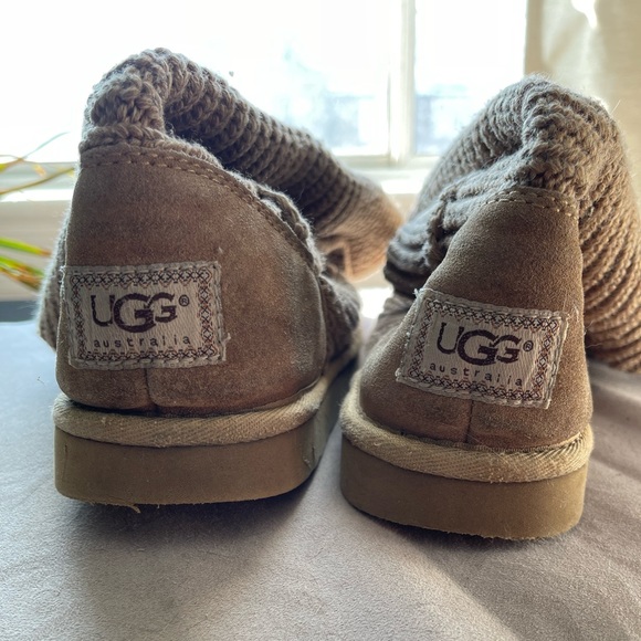 Classic UGG Oatmeal Colour Cardy Boots - US Size 9 - Picture 3 of 3